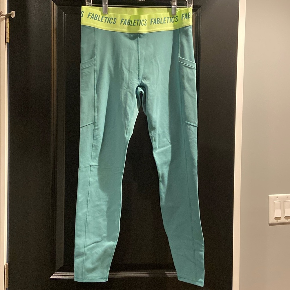 NWT ON-THE-GO LEGGINGS